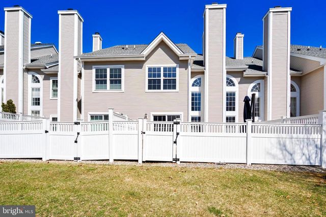 23 VOORHEES CT, Pennington, NJ 08534