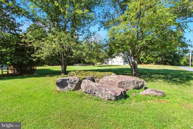 172 PARK DR, Dover, PA 17315