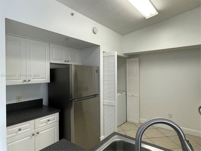 9640 NW 2nd St 5-305, Pembroke Pines, FL 33024