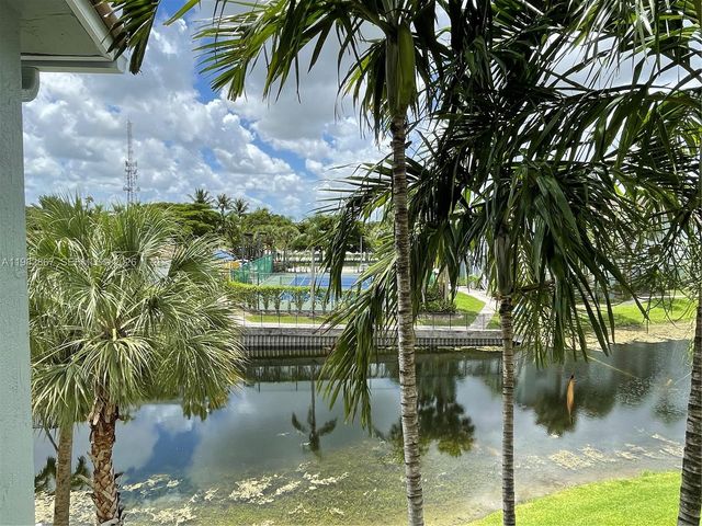 9640 NW 2nd St 5-305, Pembroke Pines, FL 33024