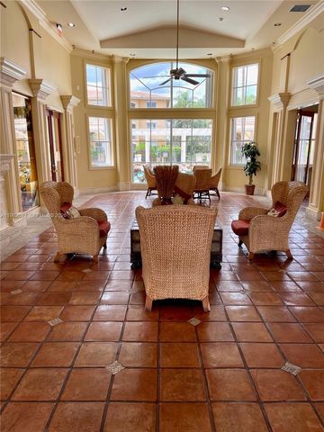 9640 NW 2nd St 5-305, Pembroke Pines, FL 33024