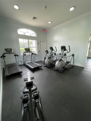 9640 NW 2nd St 5-305, Pembroke Pines, FL 33024