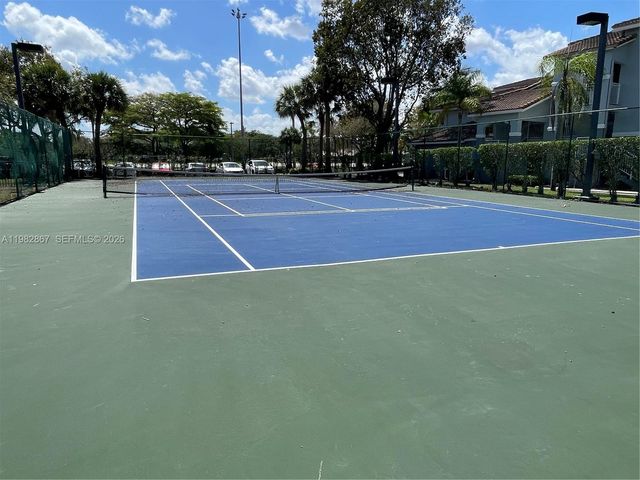 9640 NW 2nd St 5-305, Pembroke Pines, FL 33024