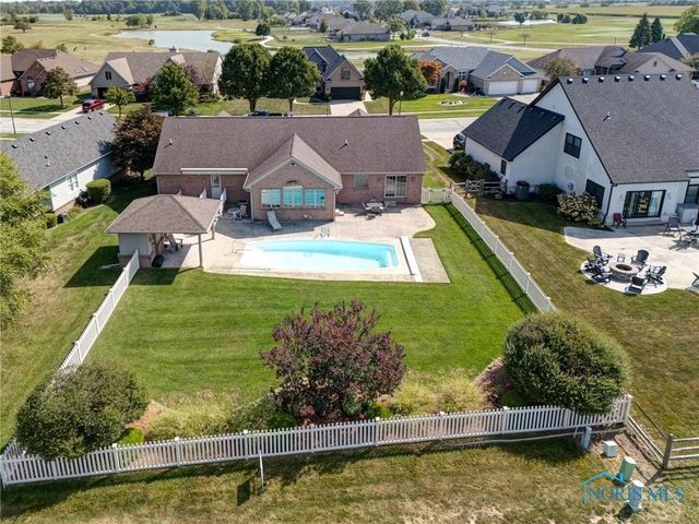 1633 Grand Bay Drive, Oregon, OH 43616