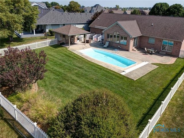 1633 Grand Bay Drive, Oregon, OH 43616