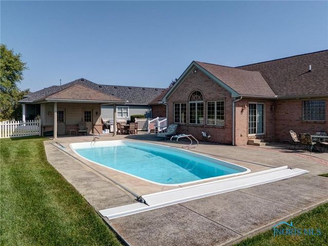 1633 Grand Bay Drive, Oregon, OH 43616