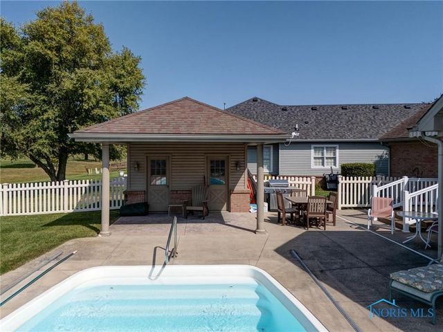 1633 Grand Bay Drive, Oregon, OH 43616