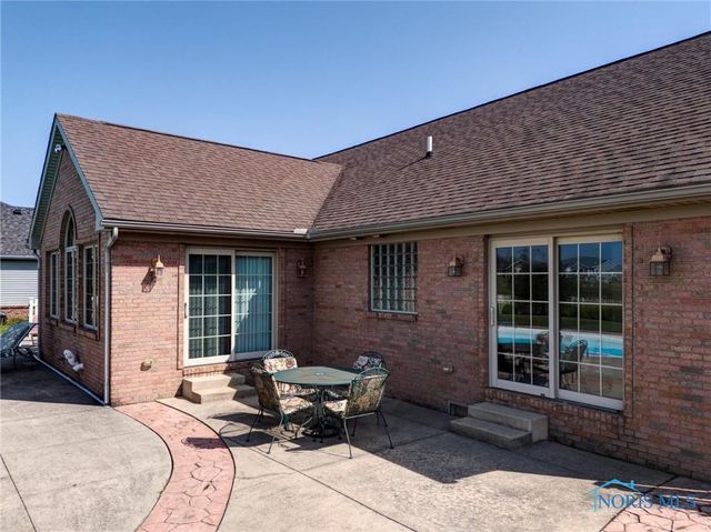 1633 Grand Bay Drive, Oregon, OH 43616