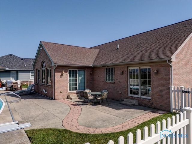 1633 Grand Bay Drive, Oregon, OH 43616