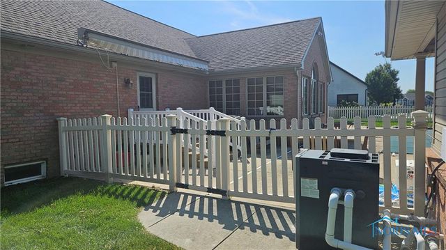 1633 Grand Bay Drive, Oregon, OH 43616