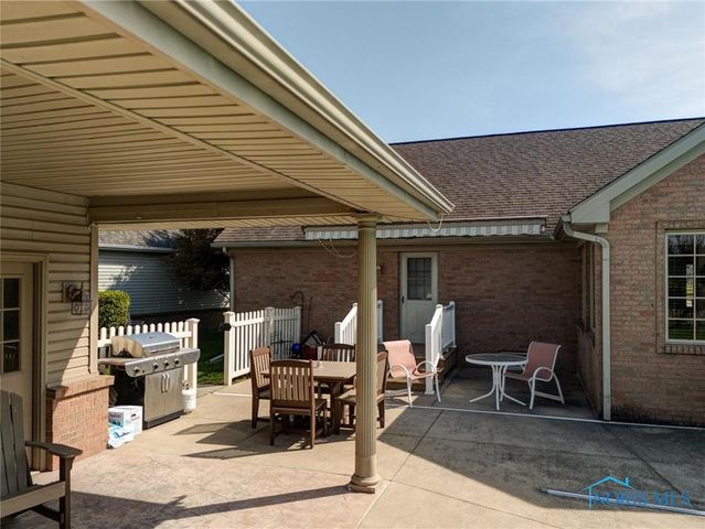 1633 Grand Bay Drive, Oregon, OH 43616