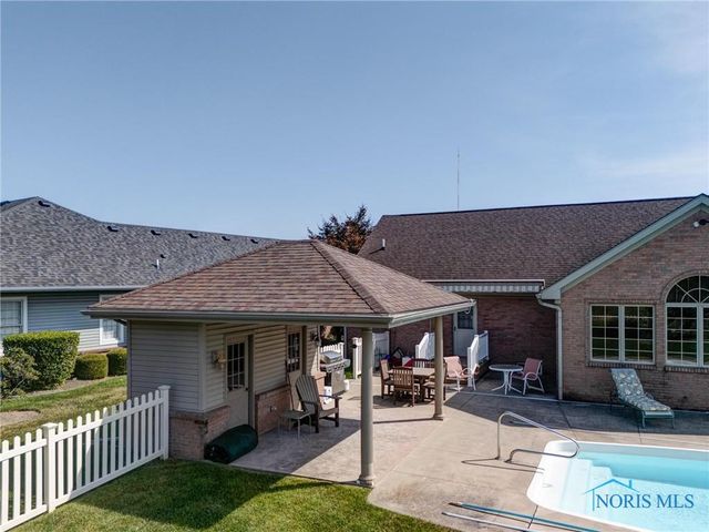 1633 Grand Bay Drive, Oregon, OH 43616