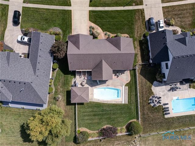 1633 Grand Bay Drive, Oregon, OH 43616