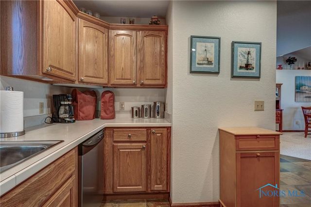 1633 Grand Bay Drive, Oregon, OH 43616