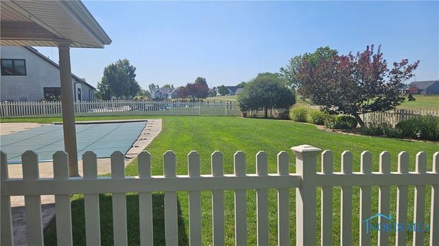 1633 Grand Bay Drive, Oregon, OH 43616