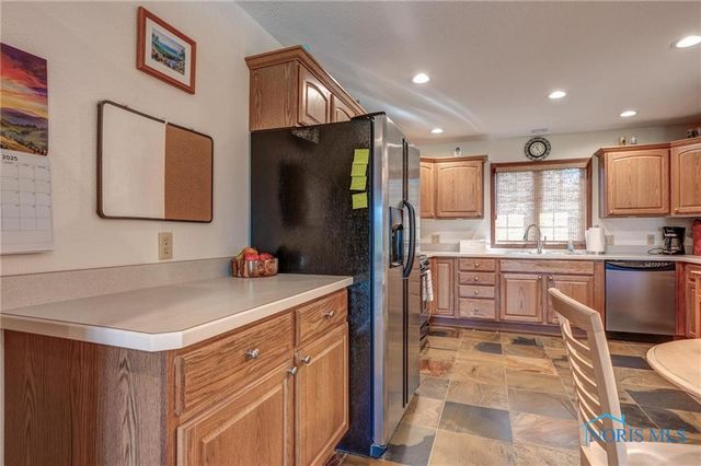 1633 Grand Bay Drive, Oregon, OH 43616