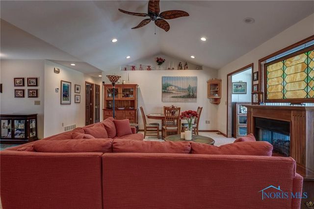 1633 Grand Bay Drive, Oregon, OH 43616