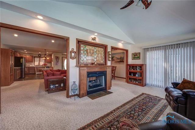 1633 Grand Bay Drive, Oregon, OH 43616