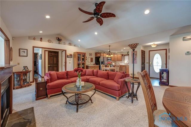 1633 Grand Bay Drive, Oregon, OH 43616