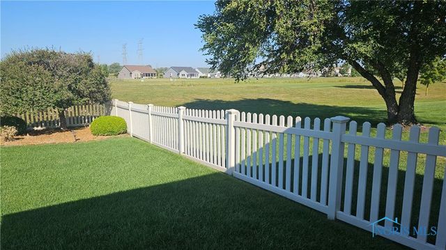 1633 Grand Bay Drive, Oregon, OH 43616