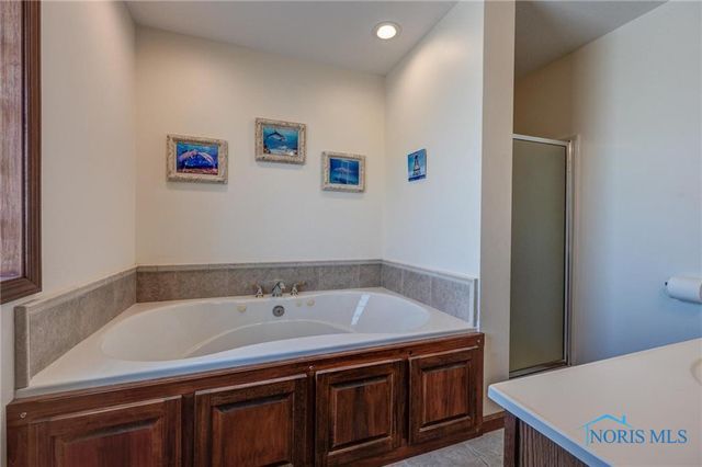 1633 Grand Bay Drive, Oregon, OH 43616