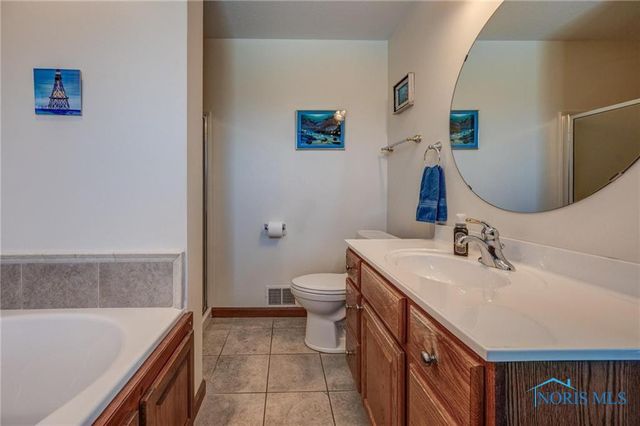 1633 Grand Bay Drive, Oregon, OH 43616