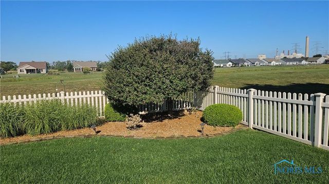 1633 Grand Bay Drive, Oregon, OH 43616