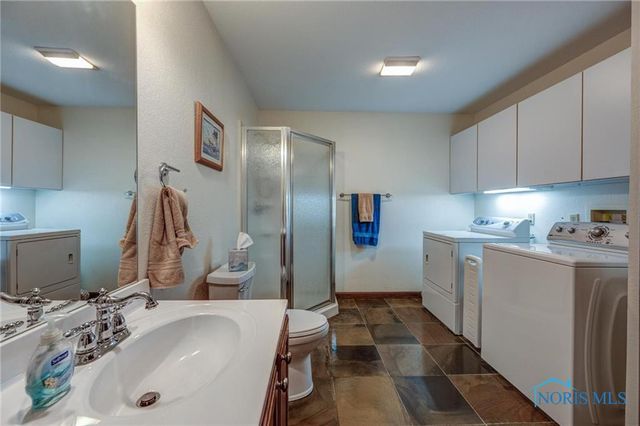 1633 Grand Bay Drive, Oregon, OH 43616