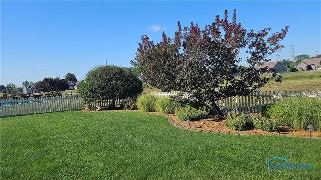 1633 Grand Bay Drive, Oregon, OH 43616