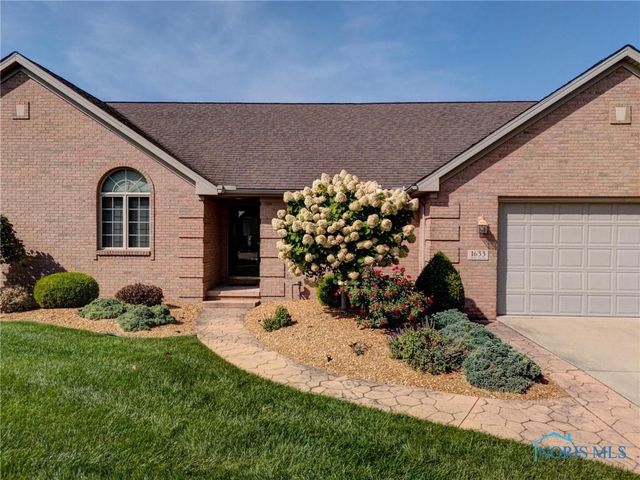 1633 Grand Bay Drive, Oregon, OH 43616