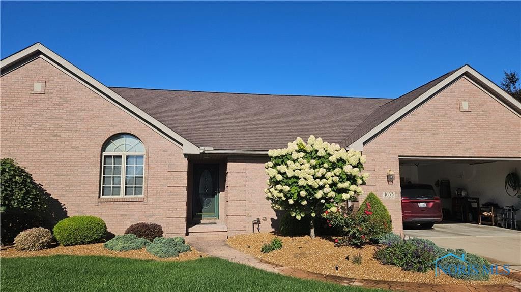 1633 Grand Bay Drive, Oregon, OH 43616