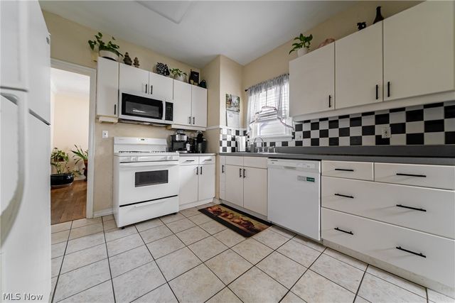 1207 Irene Road, Lyndhurst, OH 44124