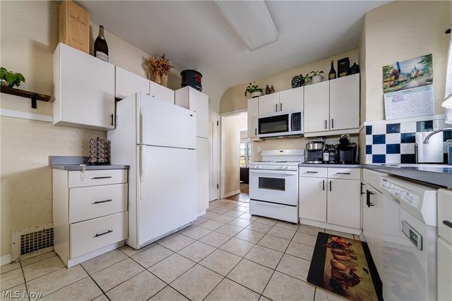 1207 Irene Road, Lyndhurst, OH 44124
