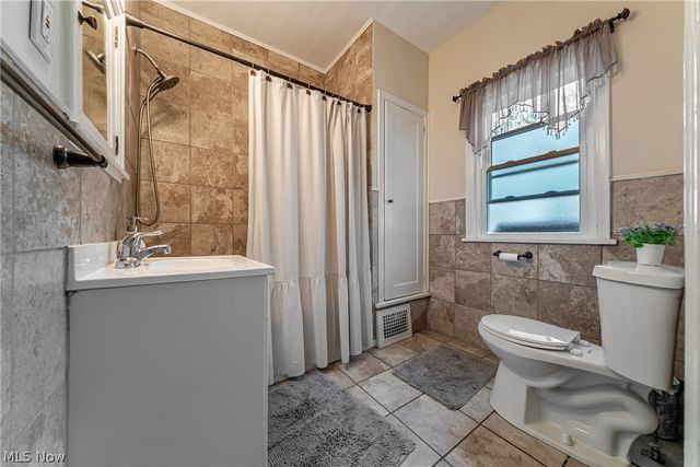 1207 Irene Road, Lyndhurst, OH 44124
