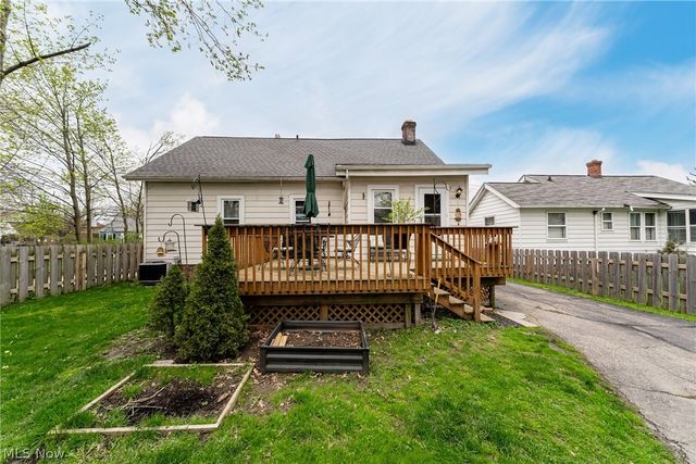 1207 Irene Road, Lyndhurst, OH 44124