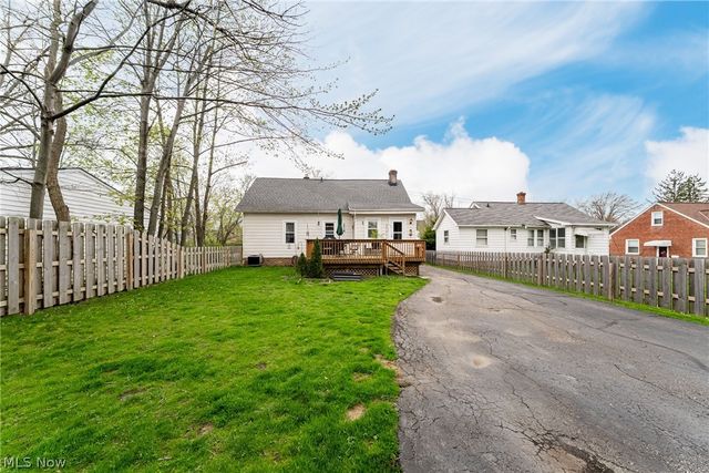 1207 Irene Road, Lyndhurst, OH 44124