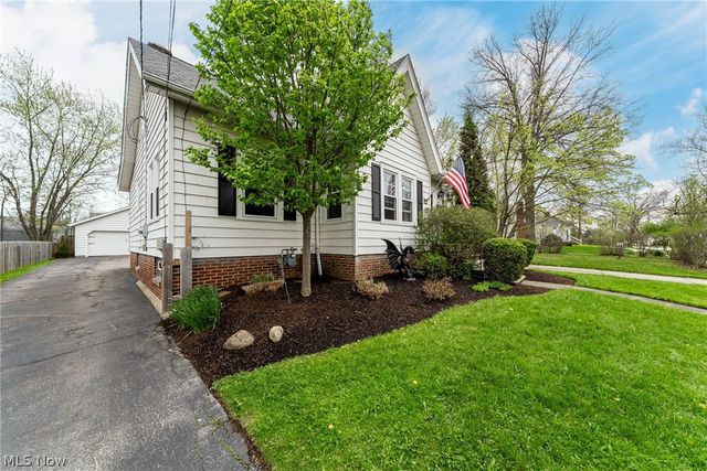 1207 Irene Road, Lyndhurst, OH 44124