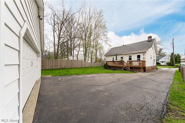 1207 Irene Road, Lyndhurst, OH 44124