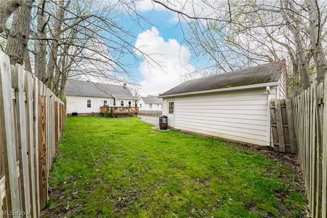 1207 Irene Road, Lyndhurst, OH 44124