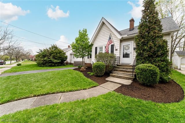 1207 Irene Road, Lyndhurst, OH 44124