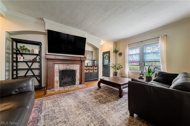 1207 Irene Road, Lyndhurst, OH 44124
