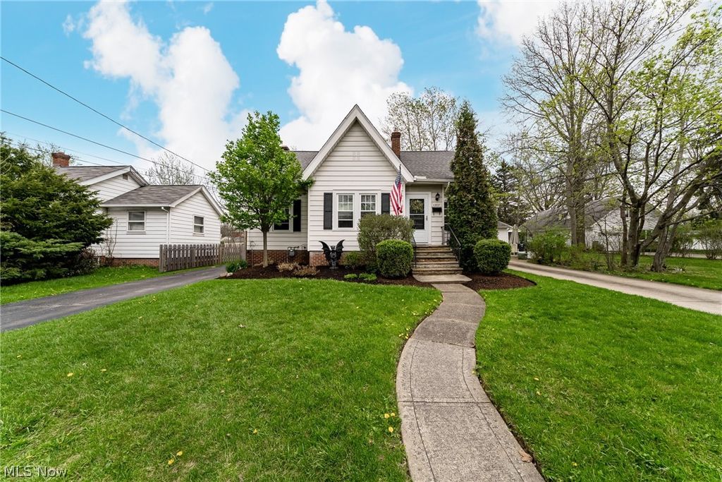 1207 Irene Road, Lyndhurst, OH 44124