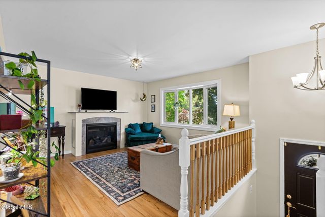 22 Collegeview Drive, Colonie, NY 12211
