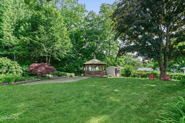 22 Collegeview Drive, Colonie, NY 12211