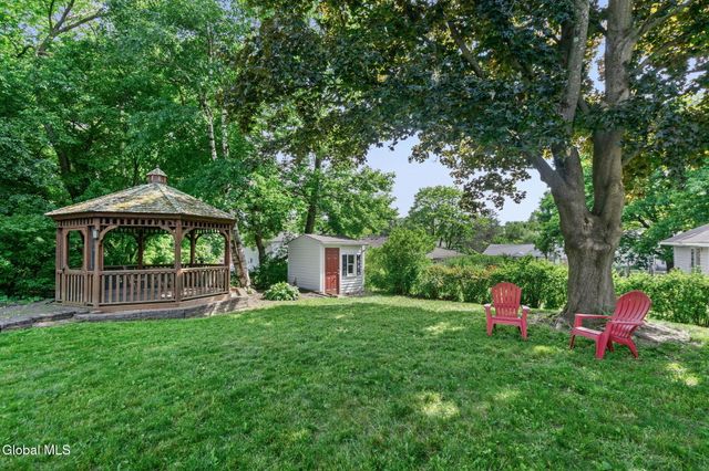 22 Collegeview Drive, Colonie, NY 12211