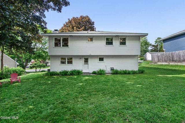 22 Collegeview Drive, Colonie, NY 12211