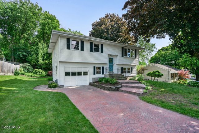 22 Collegeview Drive, Colonie, NY 12211