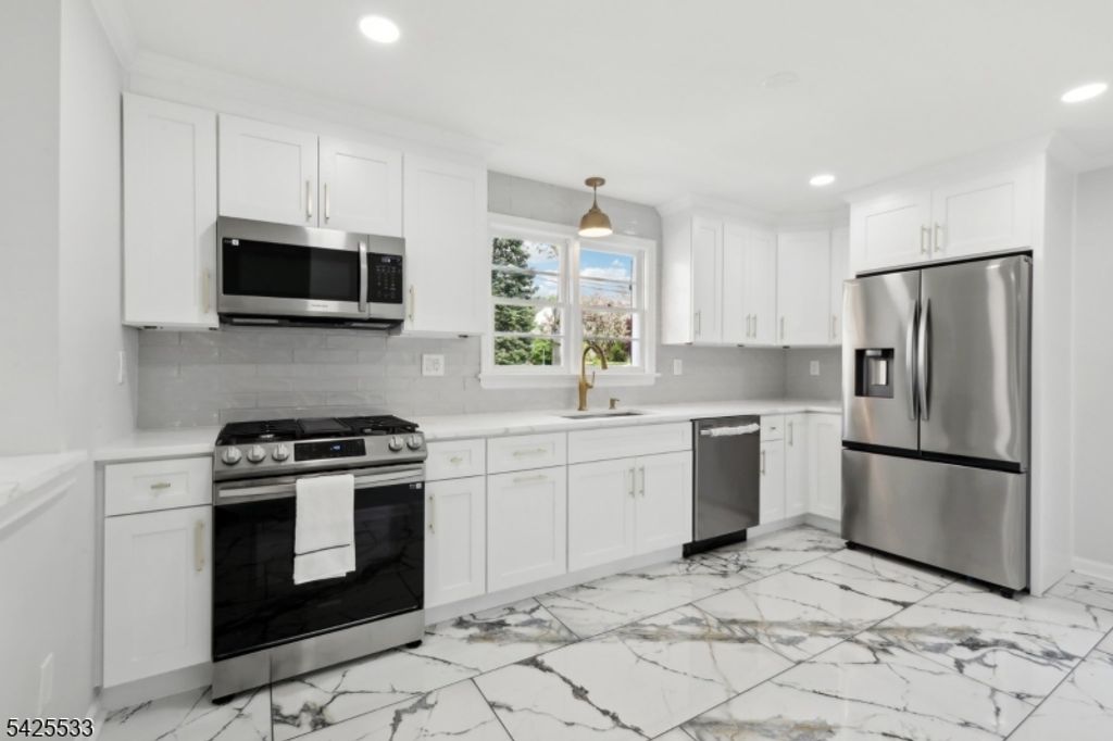 8 Oak St, Netcong Boro, NJ 07857