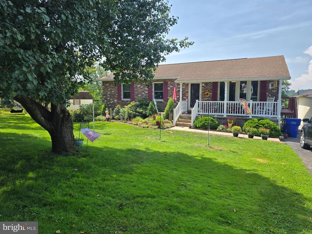 4451 PINE HILL RD, Dover, PA 17315