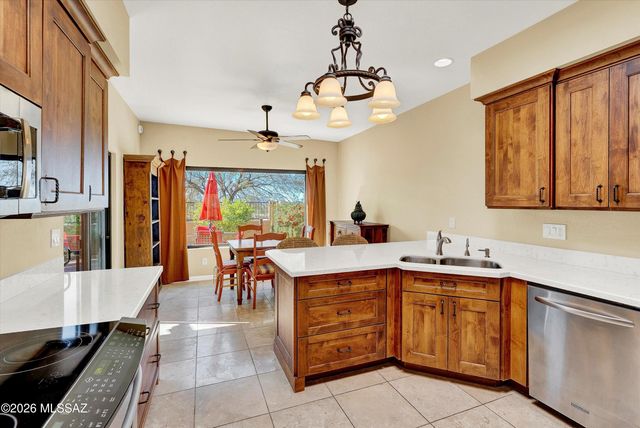 1216 E Camino Diestro, Oro Valley, AZ 85704